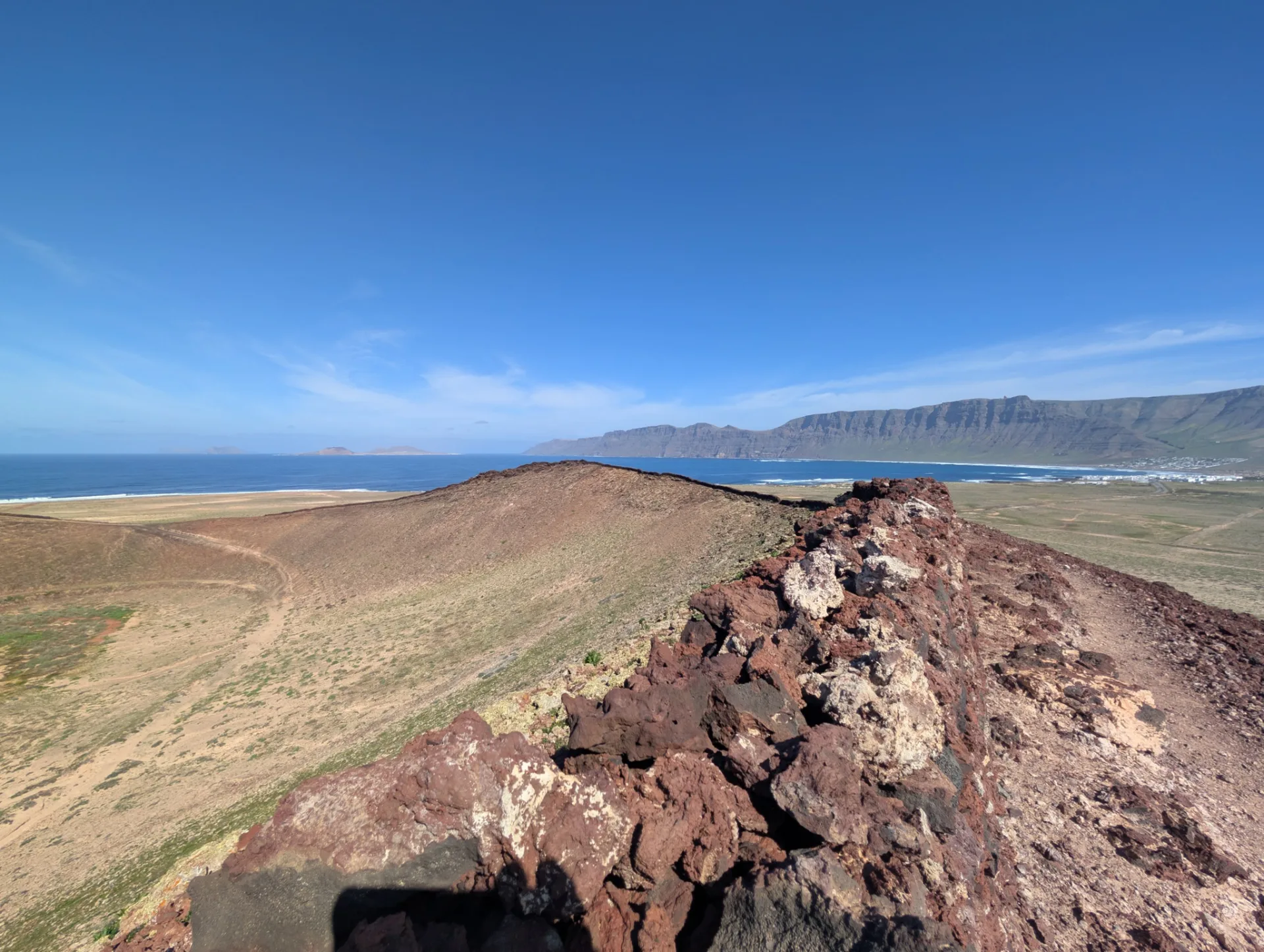 Along a ridge with a wide view — the final kilometres.