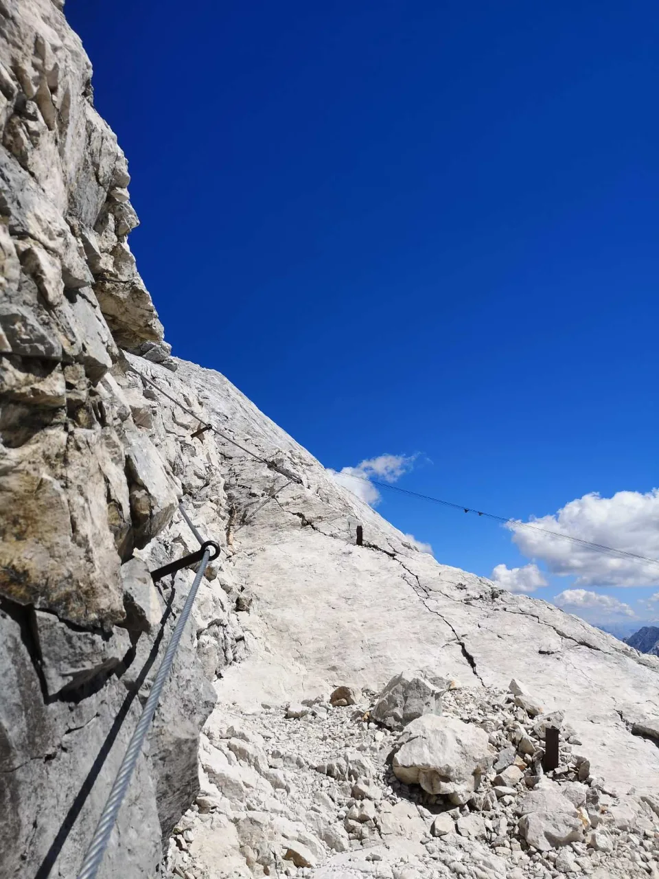 High above the plateau, the view reaching far across the surrounding summits.